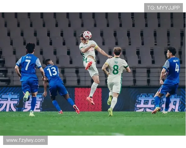 北京国安主场鏖战劲旅全场对攻激烈展现球队坚韧与拼搏精神